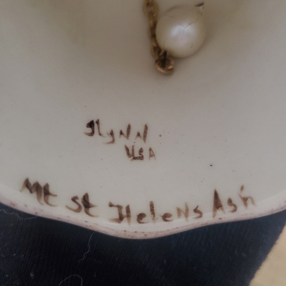 1980 MT. ST. HELEN'S ASH . BELL . Made from the ash. Vintage. NWT - Picture 7 of 8